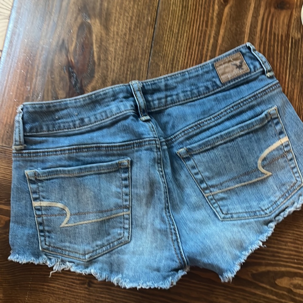 American Eagle Outfitters shorts with 2 front pockets and zipper w/button. - Picture 6 of 8